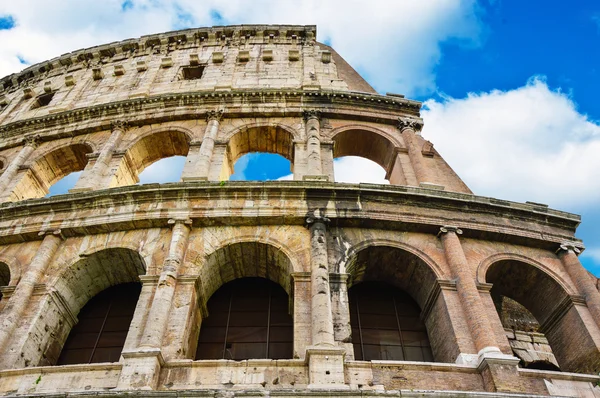 Coloseum against bright bluse sky in Rome Italy — Stock Photo, Image