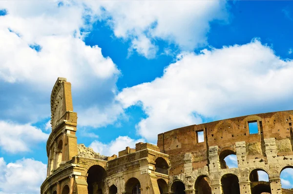 Colosseum in Rome with blue sky — Stock Photo, Image