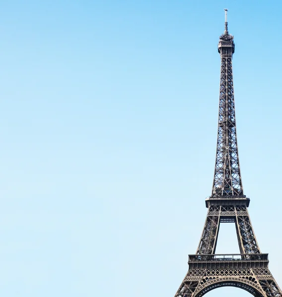 Torre Eiffel contra el cielo azul — Foto de Stock