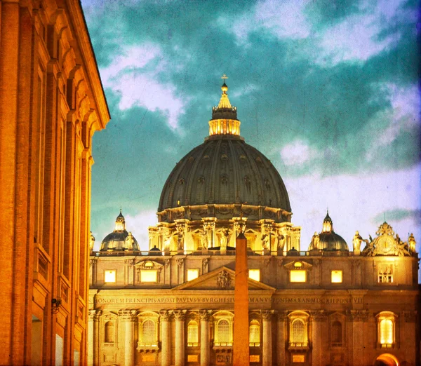 Vintage image of Basilica di San Pietro at night - Vatican City — Stock Photo, Image