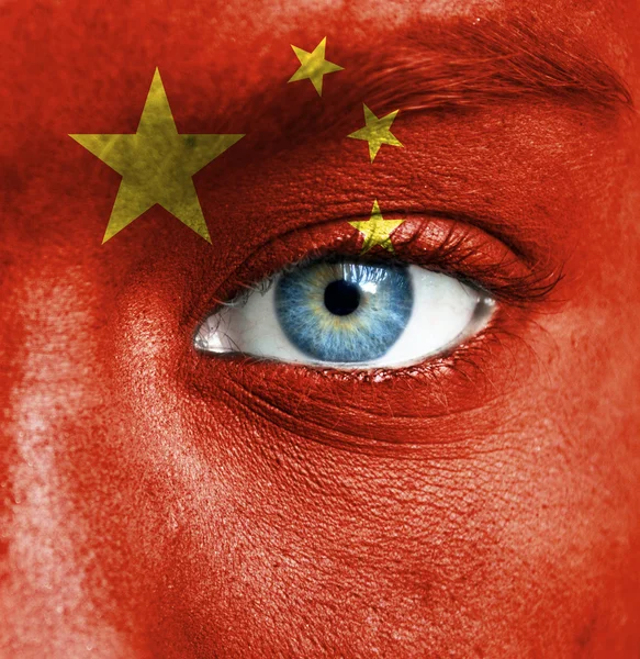 Cara humana pintada con bandera de China — Foto de Stock