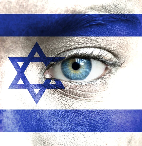 Menneskeligt ansigt malet med flag Israel - Stock-foto