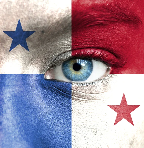 Visage humain peint avec le drapeau de Panama — Photo