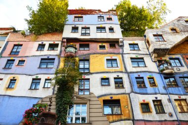 Viyana - 13 Ekim 2012: Hundertwasser Haus 13 Ekim 2012 tarihinde