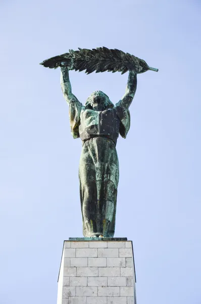 Heykel özgürlük gellert hill Budapeşte - Macaristan — Stok fotoğraf