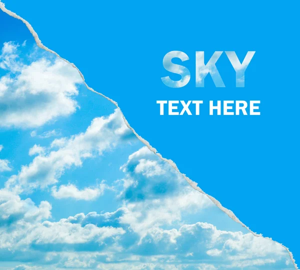 Himmel Hintergrund mit zerrissenem Papier — Stockfoto
