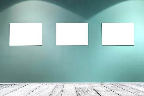 Empty frames in gallery room — Stock Photo, Image