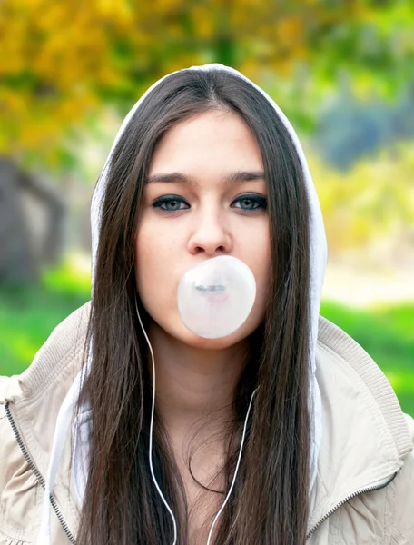 Teenage girl with bubble gum — Stock Photo, Image