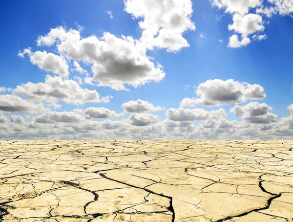 Drought landscape against bright blue sky with clouds — Stock Photo, Image