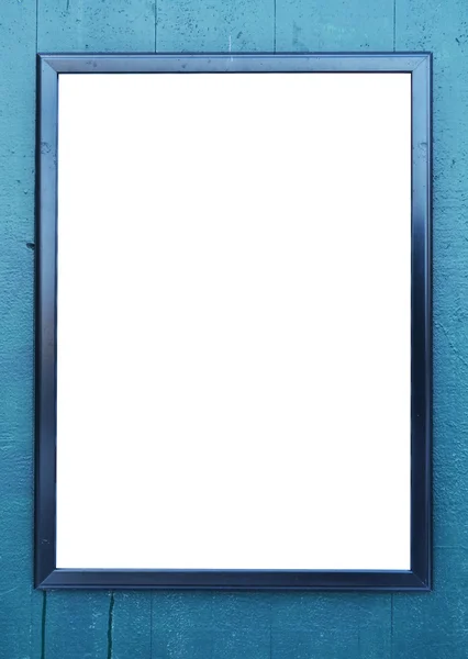 Tablero azul vacío en pared de madera — Foto de Stock