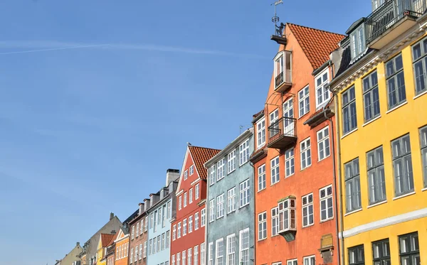 Nyhavn in Kopenhagen Denemarken - beroemde toeristische attractie — Stockfoto