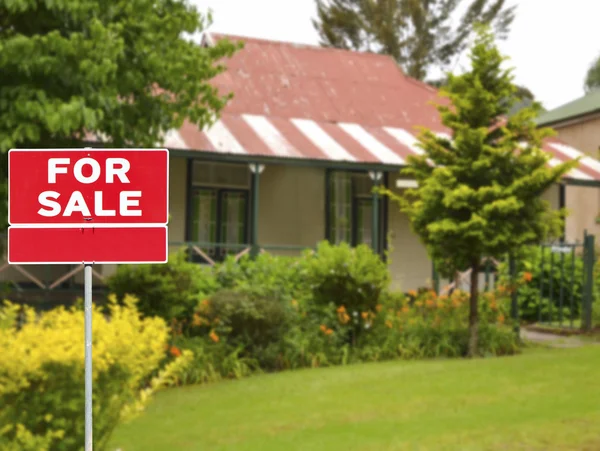 Концепція нерухомості - Продаж нерухомості — стокове фото