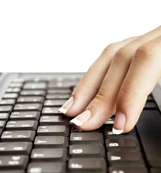 Dedos femeninos escribiendo en el teclado —  Fotos de Stock