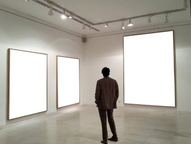 boş kareleri görünümlü Galeri odadaki adam