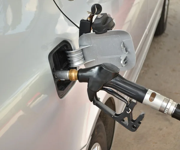 Carro no posto de gasolina — Fotografia de Stock