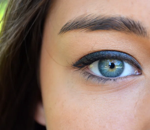 Mooie blauw vrouw oog close-up — Stockfoto