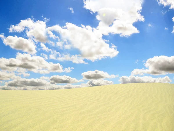 Desierto y cielo azul — Foto de Stock