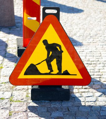 yol yapım aşamasında işareti