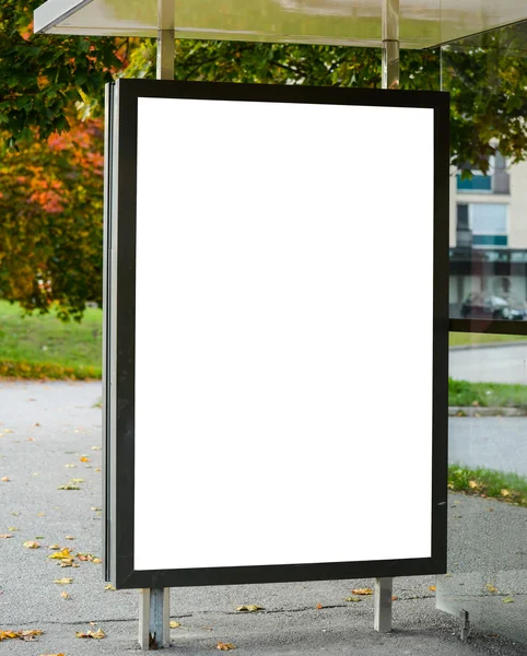 Cartellone in bianco sulla stazione degli autobus della città — Foto Stock