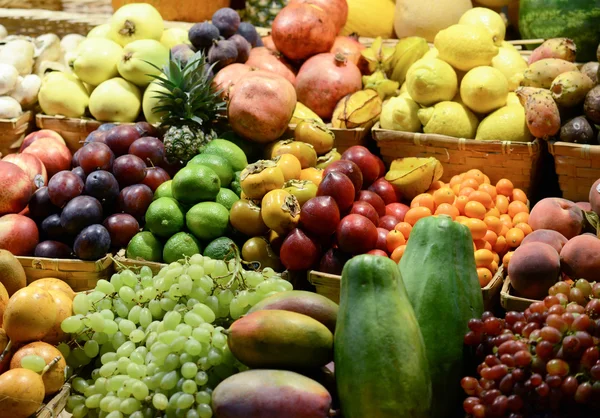 Fruit market with various colorful fresh fruits and vegetables - — Stock Photo, Image