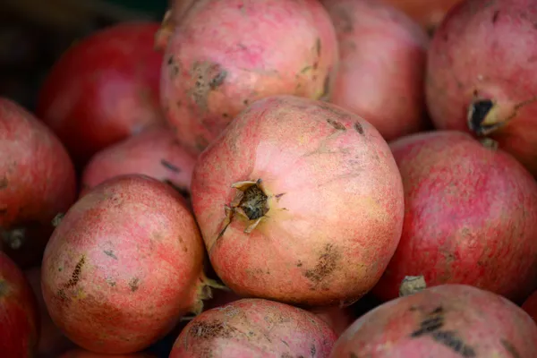 Latar belakang buah segar delima — Stok Foto