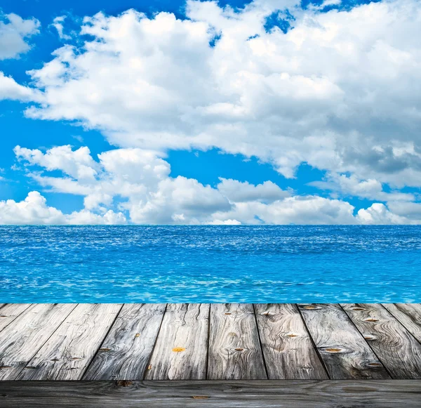 Mer tropicale et fond de plancher en bois — Photo