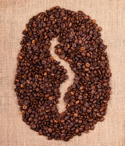 Grains de café en forme de haricot sur le sac — Photo