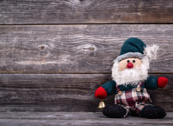 Santa Claus juguete sobre fondo de madera - Concepto de Navidad — Foto de Stock