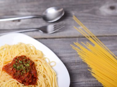 domates dana eti soslu spagetti