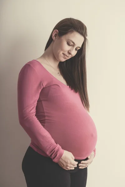 Zwangere mooie vrouw portret — Stockfoto