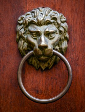 ahşap kapı aslan kapı tokmağı