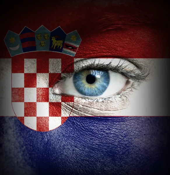 Emberi arcot festett Horvátország zászlaja — Stock Fotó