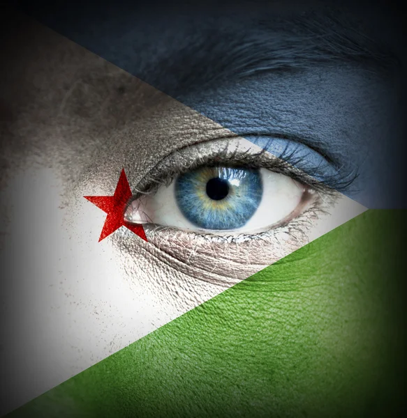 Человеческое лицо, нарисованное флагом Джибути — стоковое фото