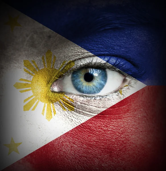 フィリピンの旗と塗られる人間の顔 — ストック写真