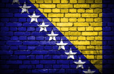 tuğla duvar boyalı Bosna-Hersek bayrağı ile