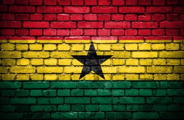 tuğla duvar boyalı Gana bayrağı ile