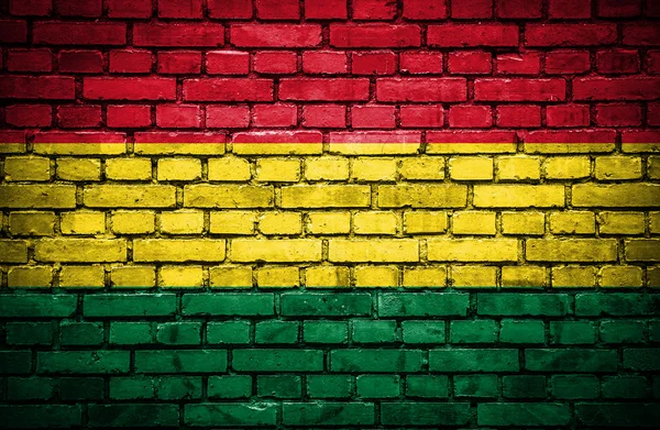 Pared de ladrillo con bandera pintada de Bolivia — Foto de Stock