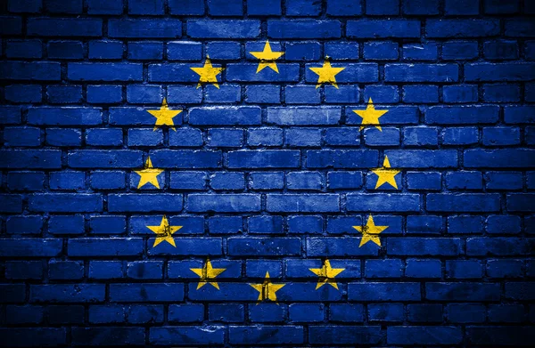 Cihlová zeď s malovanými vlajka Evropské unie — Stock fotografie