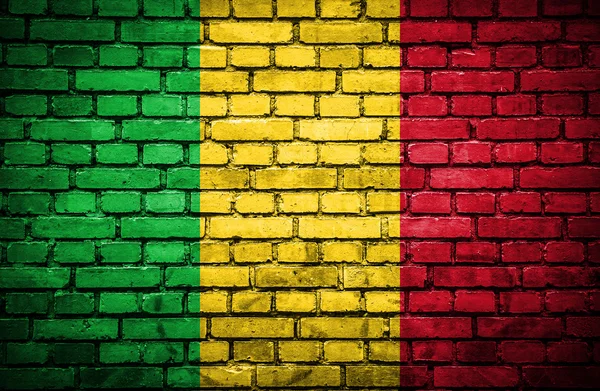 Pared de ladrillo con bandera pintada de Malí — Foto de Stock