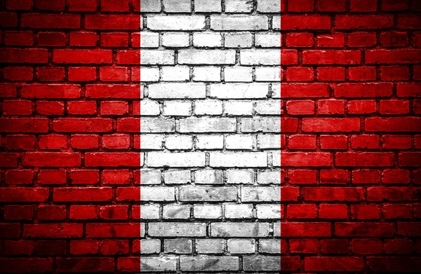 Brick wall with painted flag of Peru — Stock Photo, Image