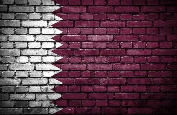 Цегляна стіна з пофарбовані прапор Катару — стокове фото