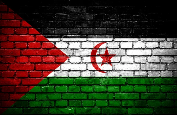 Backsteinmauer mit bemalter Flagge der Westsahara — Stockfoto