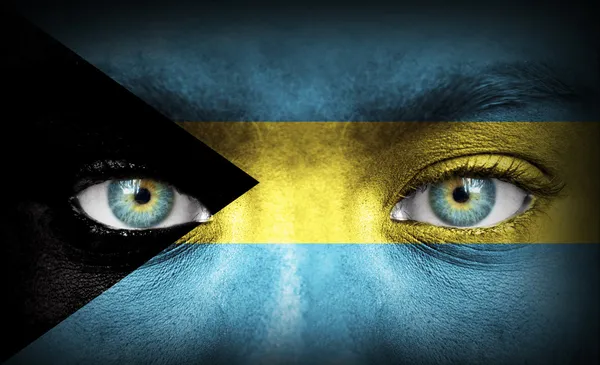 Cara humana pintada con bandera de Bahamas — Foto de Stock