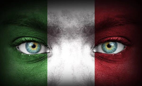 Rosto humano pintado com bandeira da Itália — Fotografia de Stock