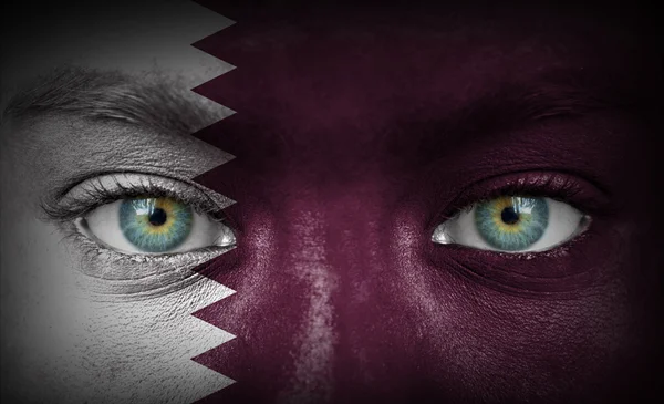 Cara humana pintada con bandera de Qatar —  Fotos de Stock