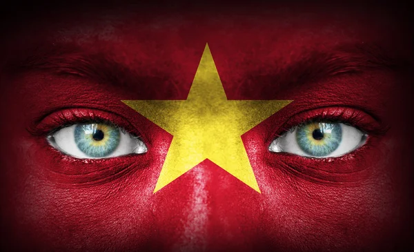 Lidská tvář s Vietnamská vlajka — Stock fotografie