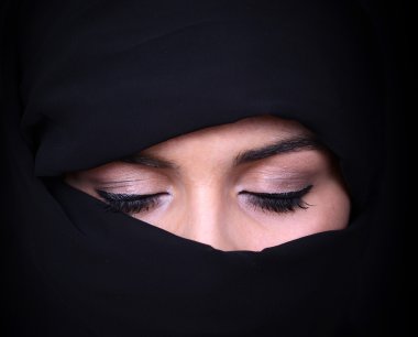 siyah şal güzel Arap kadın portresi