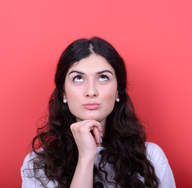 düşünme ve karşı kırmızı b arıyorum güzel kız portresi