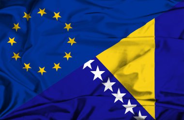 Bosna ve Hersek ve AB bayrağı sallayarak