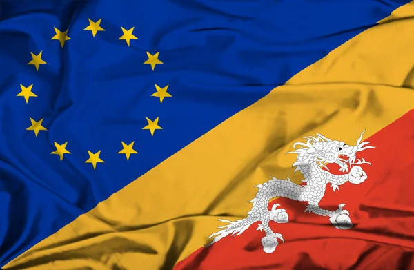 Размахивая флагом Бутана и ЕС — стоковое фото